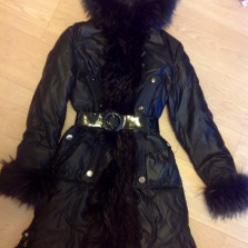 Зимнее пальто с мехом черного цвета новое