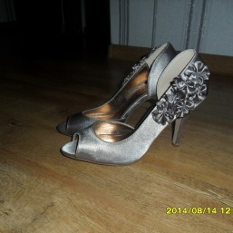 Очень нарядные туфли новые 36-37