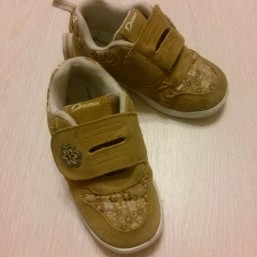 продаю наши кроссовки Demix, размер 27. 