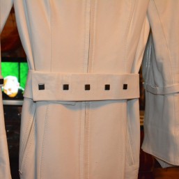 кожаный белый плащ