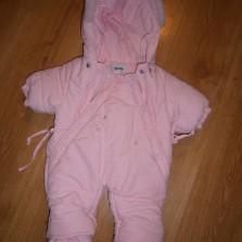 Продам комбинезон для девочки в отличном состоянии