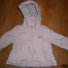 Продам ветровку на девочку