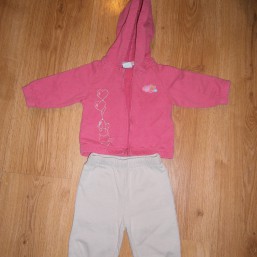 Продам спортивный костюм на девочку