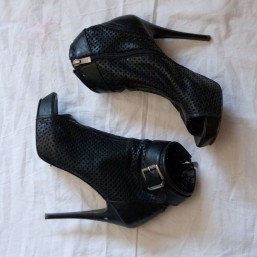 Продам босоножки кожаные