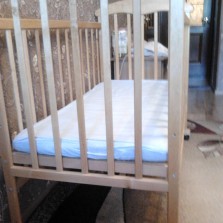 детскую кроватку