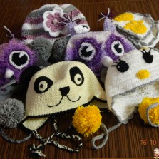 Шапочки вязаные 