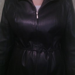 кожаный пиджак на молнии под поясок