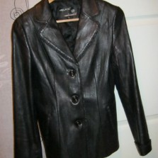 пиджак натуральная  кожа почти не носила быстро стал маленький.Торг