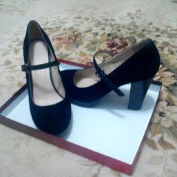 Замшевые туфли на каблуке