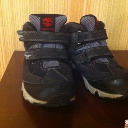 ботиночки на мальчика  размер35 Timbirland