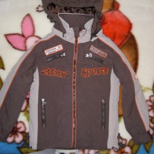 Курточка демисезонная.