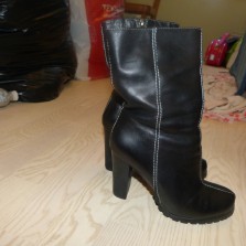 Продам зимние кожаные сапоги на цигейке