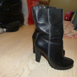 Продам зимние кожаные сапоги на цигейке