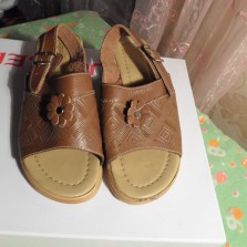 Кожаные босоножки, 33р