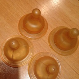 Срочно куплю соску на бутылочку Chicco Расмоктаную .