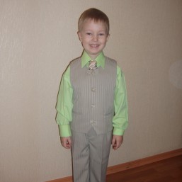 Костюм тройка для мальчика 4-5лет прокат