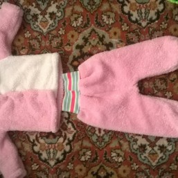 костюмчик для девочки  отличное состояние