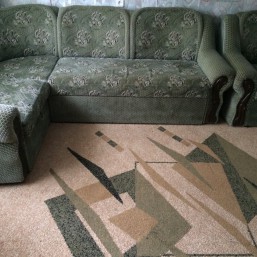 Срочно продаю угловой диван и кресло