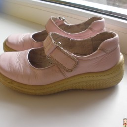 кожаные фирменные туфли +2 игрушки в подарок