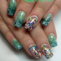 быстро и качественно . с маникюром и  Росписью