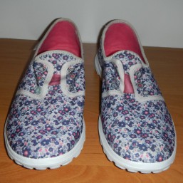 Спортивные тапочки,кеды SKECHERS серия GO PLAY