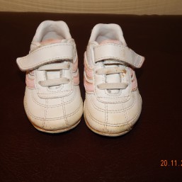 Кроссовки для девочки