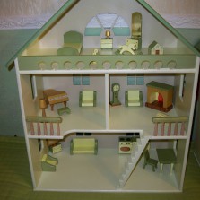 Кукольный домик с  мебелью