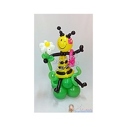 Очаровательная пчелка с ромашкой из воздушных шаров