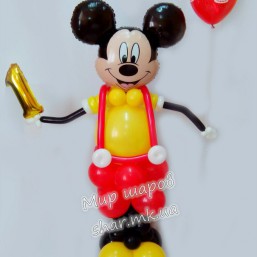 Микки Маус с циферкой из воздушных шаров