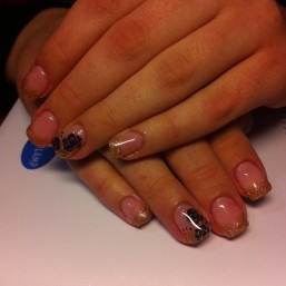 Гелевое наращивание ногтей