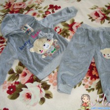 Продаю симпатичный детский велюровый костюмчик