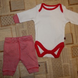 Трикотажная двойка, бодик и штаники mothercare
