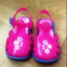 Продаю красивые летние сандали