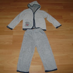 Костюмчик спортивный велюровый