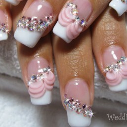 Срочно нужна модель на наращиваниеноготков-френч техникой 