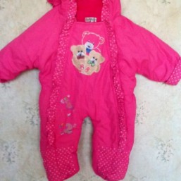 Комбинезон весенний яркий новый