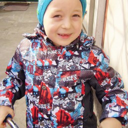 Яркая деми курточка для мальчика 6 лет.