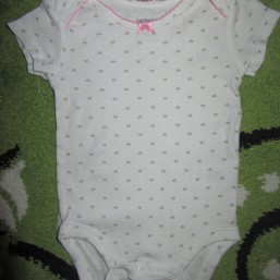 Продаються  2 бодика и 2 ползунков в очень хорошем состоянии.