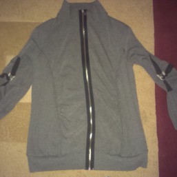 Продам кофту для беременной