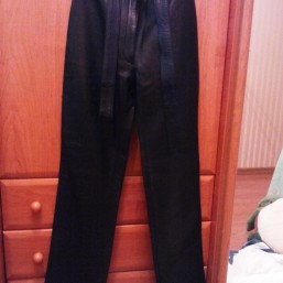 кожаные штаны чёрного цвета 