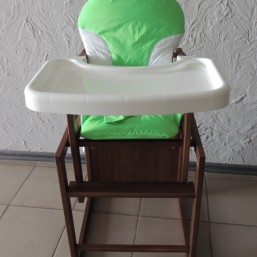 Стульчик для кормления из бука салатовый