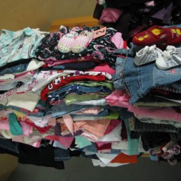 КУПЛЮ или возьму на реализацию детские вещи и товары  б/у в нормальном состоянии. Торгую по Буденного р-н Центрального рынка. 