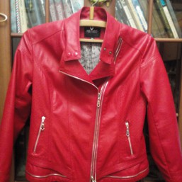 Продаю классную куртку - косуху. 