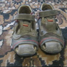 Продаю детскую обувь на мальчика лето