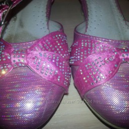 Весенние нарядные туфли для девочки