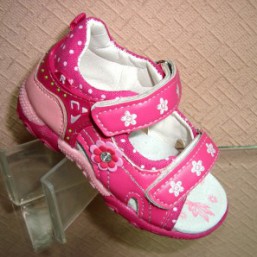 Малиновые босоножки