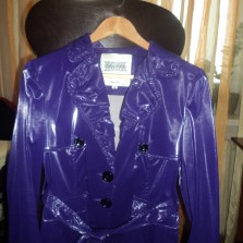 легкая курточка, жакет, пиджачок фиолетового цвета