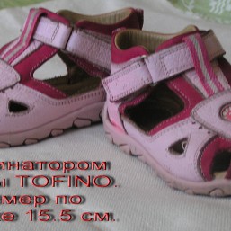 Продаю детские босоножки