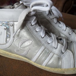 Кожанные кроссовки на девочку