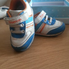 кроссовки р-р 21